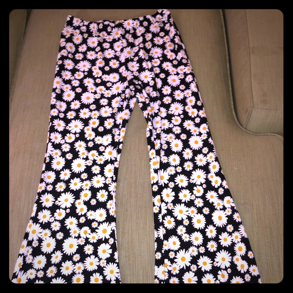 (Reserved) daisy flare pants forever 21
